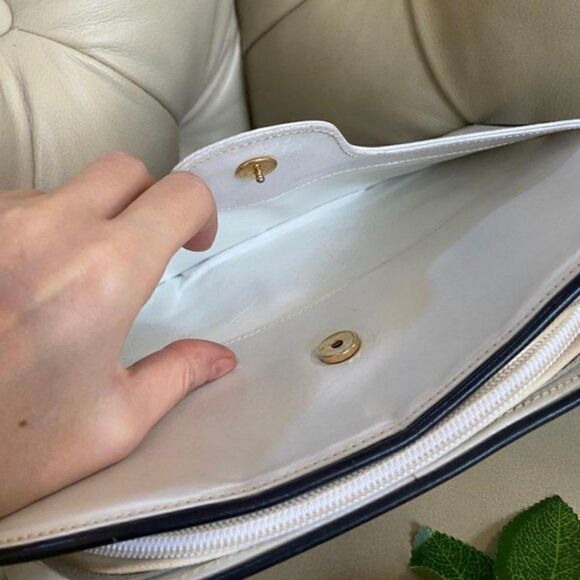 Auth Gucci GG Logo White Shoulder Bag - Picture 6 of 9